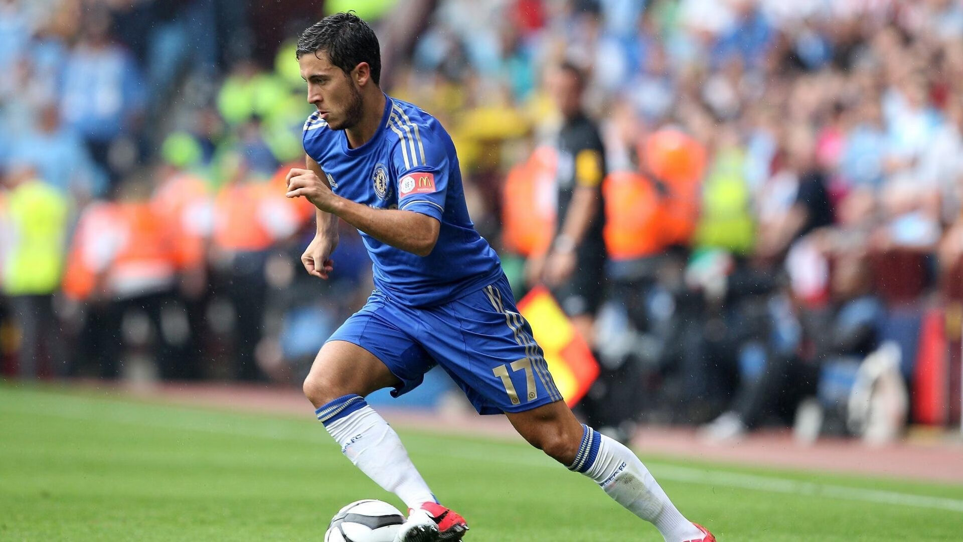 开云体育APP下载-英超劲旅争锋：一场场精彩激烈的争夺战，英超劲旅有哪些